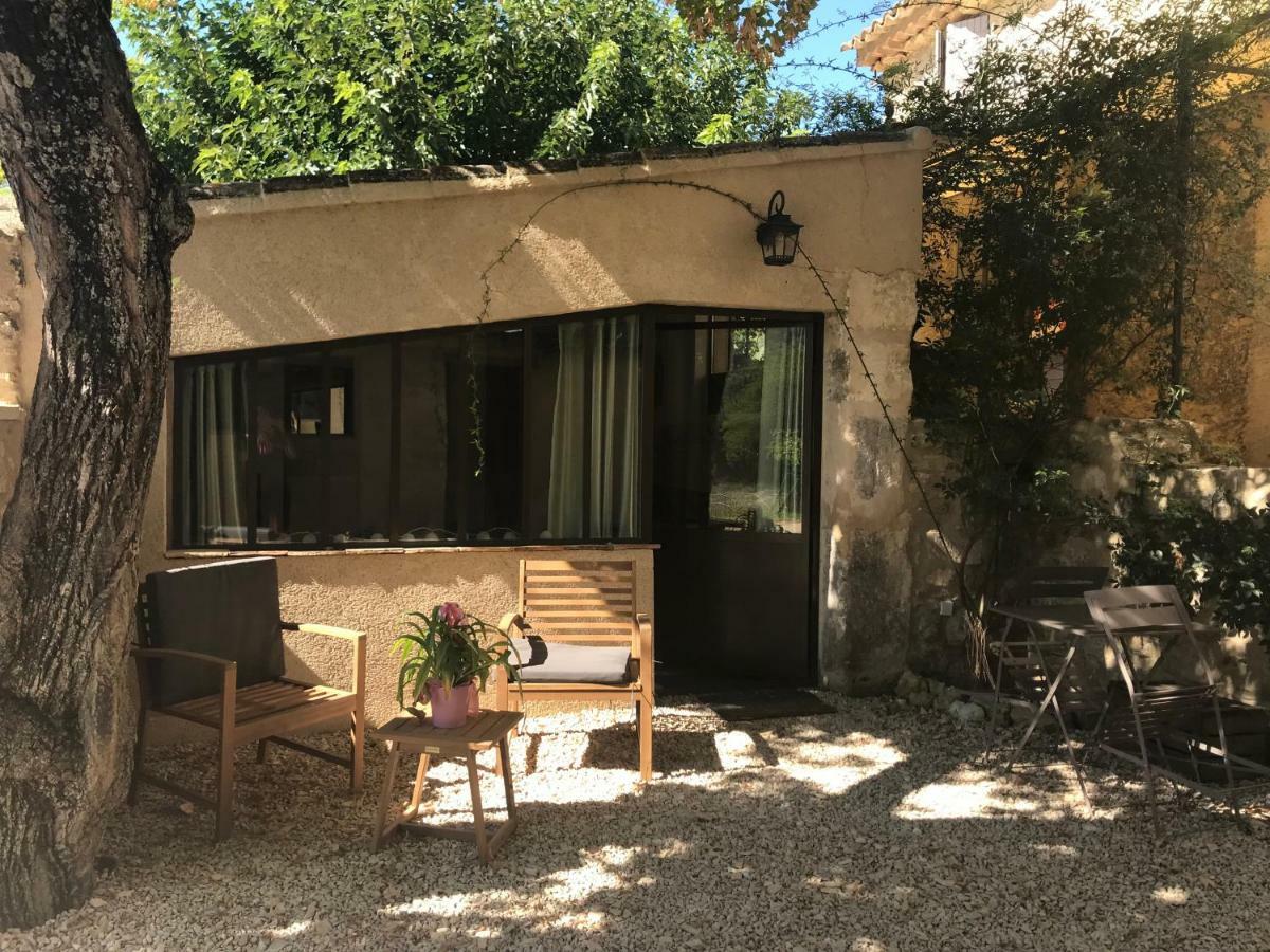 Bastide Bellugue Maison d'hôtes à La Ferme à 3 minutes de Lourmarin Acomodação com café da manhã Cadenet Exterior foto